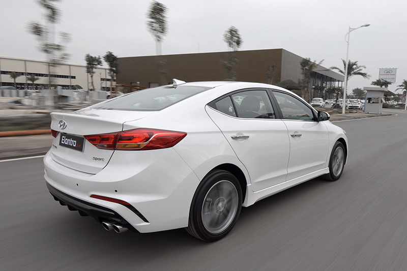 Hyundai Elantra thêm bản Sport giá 729 triệu đồng tại Việt Nam